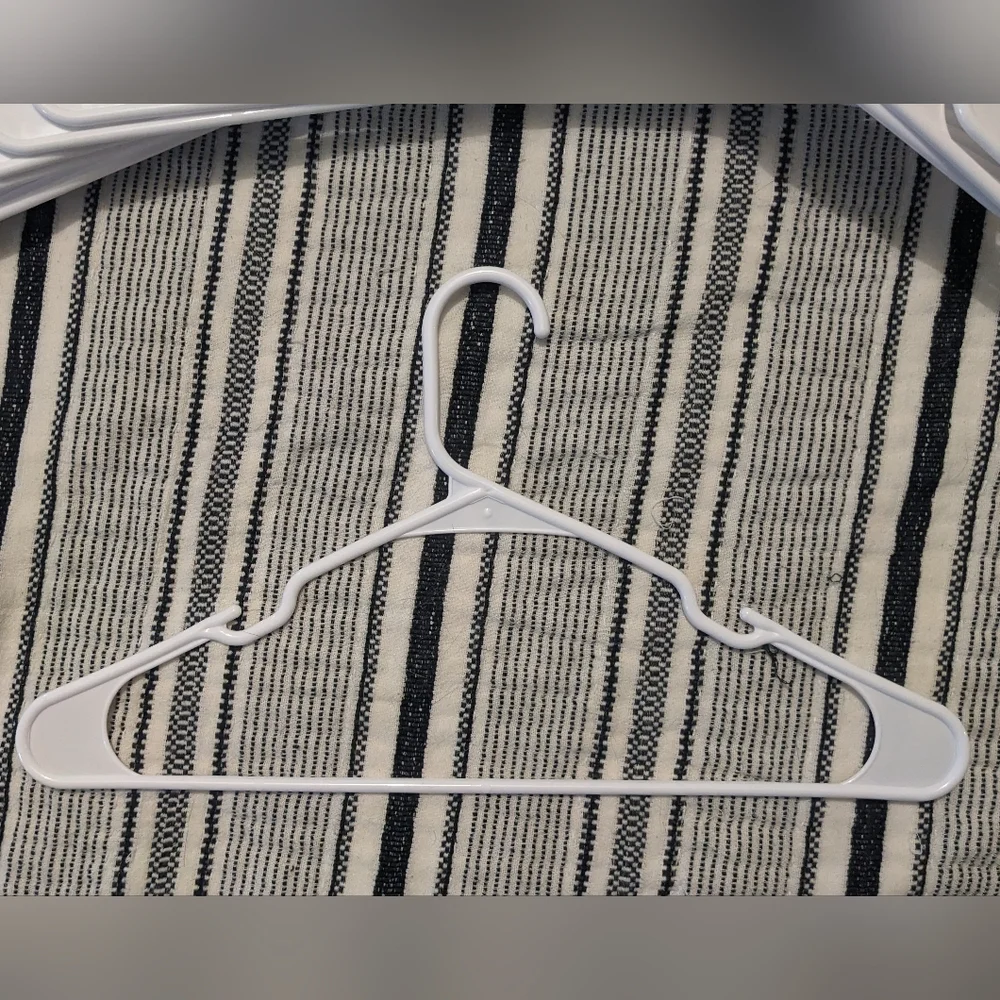 25 Pack of Matching White Clothes Hangers